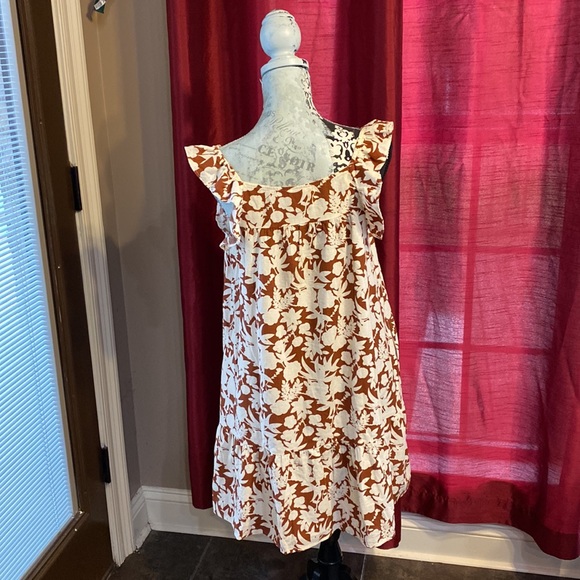 NEW Women’s Brown with/Cream Color Floral Dress by Universal Thread. Size M. - Picture 6 of 14